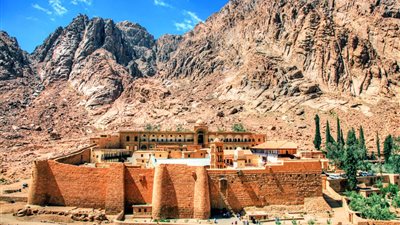 كبير الأثريين: دير سانت كاترين مرشح لجذب 15 مليون سائح سنوياً