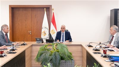 وزير الري يستعرض ما تحقق من إنجازات وأعمال خلال الفترة الماضية