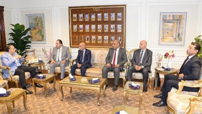 محافظ أسيوط: تقديم الدعم وتذليل العقبات أمام تنفيذ خطة هيئة محو الأمية