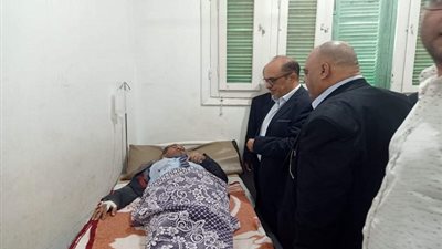 الاطمئنان على مصابي حادث طلاب الفرافرة بالوادى الجديد
