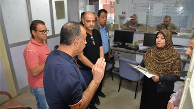 محافظ أسيوط يفاجئ العاملين بالمراكز التكنولوجية وحي شرق