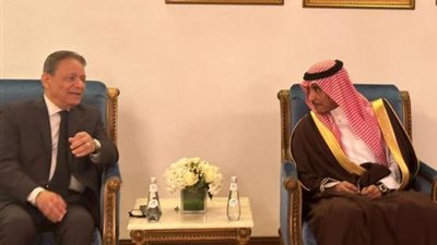 كرم جبر يهنئ وزير الإعلام السعودى بنجاح القمة العربية الإسلامية