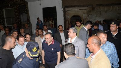 محافظ أسيوط يتفقد موقع انهيار مبنى سنترال بقرية بني شقير