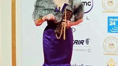 وصول هالة سرحان ودينا على ريد كاربت بمهرجان القاهرة السينمائي