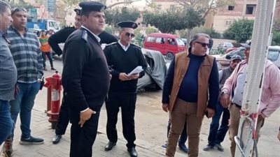 جهاز بدر يغلق ويشمع 6 مولات ويضبط ويصادر 10 تكاتك بالتعاون مع الشرطة