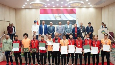 تكرم فريق مطروح لكرة القدم للصم وضعاف السمع لصعوده للدورى الممتاز