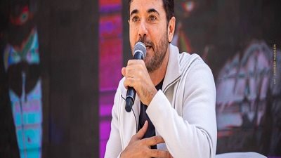 أحمد عز: المسرح يشبه الجيم للممثل وأستمتع برد فعل الجمهور اللحظي