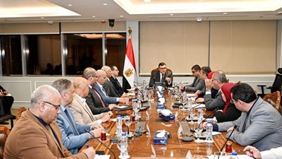وزير الإسكان يصدر حزمة من التكليفات لدفع معدلات التنمية بالمدن الجديدة