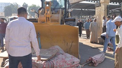 محافظ أسيوط يتفقد الحملة المكبرة لرفع إشغالات الباعة الجائلين