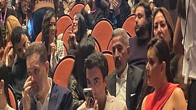رشا مهدي ومحمد محمود عبدالعزيز يدعمان درة خلال عرض 