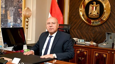 سبوتنيك: خطة ضخمة في مصر تعيد الحياة لـ12 ألف مصنع متعثر