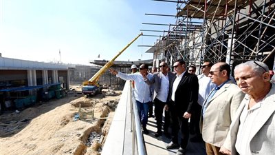 وزير الإسكان يتفقد الموقف التنفيذى لمشروع 