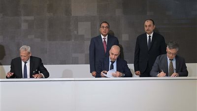 النصر توقع عقد تأسيس شركة لتصنيع بطاريات وميني باصات كهربائية