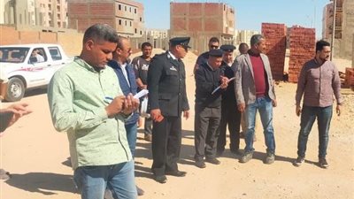 جهاز أخميم الجديدة يضرب بيد من حديد على المخلفات ويحرر13 محضر.. بالصور