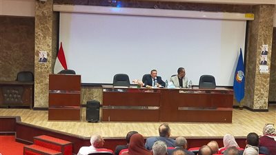 وكيل تعليم البحيرة يعقد اجتماعاً مع ١٨٠ مدير مدرسة بمختلف المراحل
