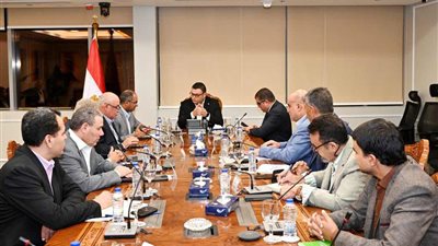 وزير الإسكان يتابع تنفيذ مشروعات الخطة الاستراتيجية لتحلية مياه البحر