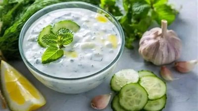 مذاق مختلف..سلطة الزبادى بالخيار والشبت