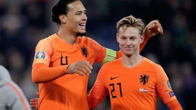 استبعاد فان دايك ودي يونج من قائمة منتخب هولندا