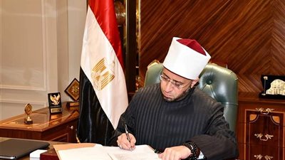 وزير الأوقاف يعتمد زيادة عقود خطباء المكافأة الملحقين ٣/٤ و ٣/١