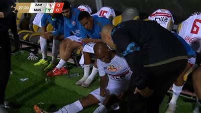 شاهد.. شيكابالا يغادر مباراة الزمالك والمصري مصابا