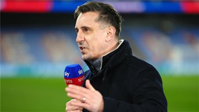 أسطورة مانشستر يونايتد يكشف سبب أسوأ مواسم السيتي مع جوارديولا