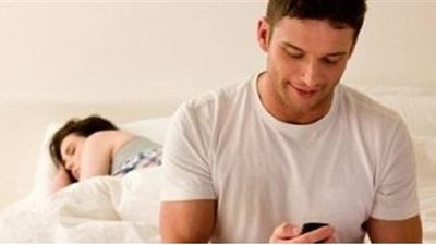 زوجه بدعوى حبس وطلاق: علاقات مشبوهة مع أكثر من امرأة عبرالواتساب