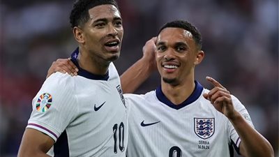 حديث غير لائق.. بيلينجهام يرد على أنباء انتقال أرنولد لريال مدريد