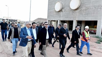 جولة موسعة لوزير الإسكان بمحاور الطرق ووحدات 