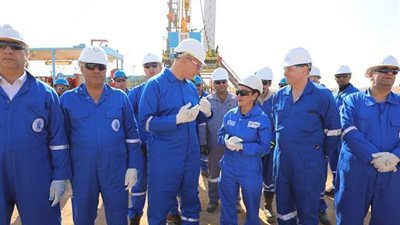 وزير البترول يتفقد حقول بتروبكر للبترول برأس غارب بالبحر الأحمر