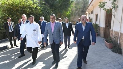 وزير الإنتاج الحربي يتفقد المركز الطبي التخصصي