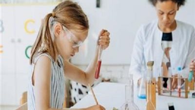 طلاب يكتشفون مركبا لعلاج السرطان من فضلات الأوز