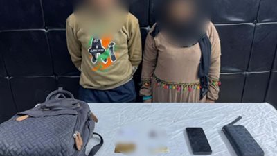 القبض على عاطل وزوجته لقيامهما بسرقة متعلقات أجنبية من داخل سيارتها بمدينة نصر
