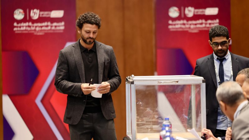 حسام غالي يدلي بصوته