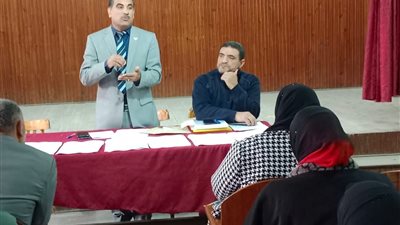 مدير تعليم الخانكة يلتقي مديري المدارس استعدادا للامتحانات
