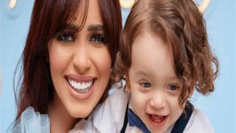 رنا سماحة ونجلها