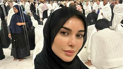 من أمام الكعبة.. ياسمين صبرى تتضرع لله بالدعاء .. شاهد