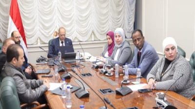 وزير العمل يبحث التوسع في تنفيذ 