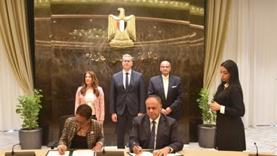 وزير البترول يشهد مراسم توقيع اتفاقية منحة من الوكالة الأمريكية