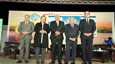 نقيب المعلمين يشارك فى منتدي الشباب العربي الأفريقي الثالث عشر