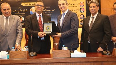 جامعة الأزهر تُكرّم نقيب الإعلاميين في الاحتفال باليوم العالمي للغة العربية