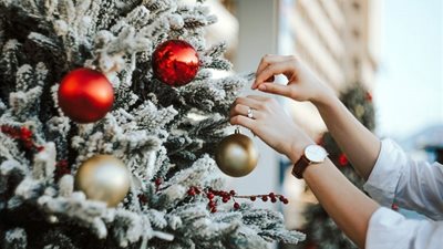 أفكار مبتكرة لتزيين شجرة الكريسماس