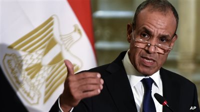 وزير الخارجية والهجرة يبحث تطوير الخدمات القنصلية
