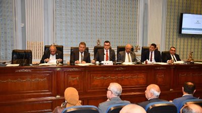 وزير الإسكان يناقش الموقف الحالي لمشروعات الخطة الاستثمارية 2024-2025