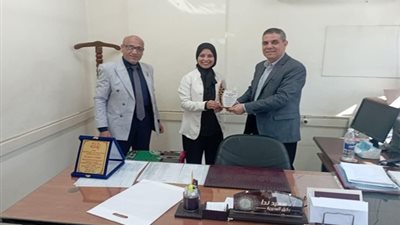 تكريم معلمة لغة عربية ببنى سويف