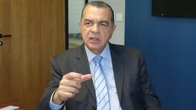 نائب وزير المالية: لا ضريبة إضافية على الهاتف المحمول