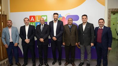 الدكتور على عبد العال رئيس مجلس النواب السابق يزور مستشفى الناس ويشيد بالخدمات الطبية وعلاج غير القادرين بالمجان ويطلب أهل الخير توجيه التبرعات لها