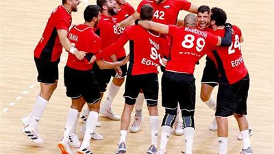 جلسة تصوير لـ منتخب اليد واجتماع تحفيزي مع رئيس الاتحاد