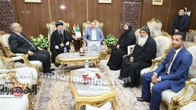 محافظ المنوفية يهنئ أسقف ورئيس دير مار بُقطر بالخطاطبة