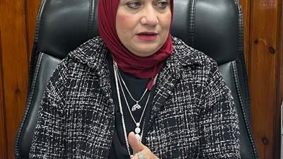 وكيل وزارة مطروح تتفقد مسار الامتحان بالمدرسة الرسمية لغات