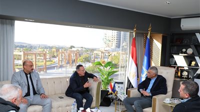 محافظ أسوان يلتقى رئيس مجلس إدارة الhتحاد المصرى للغرف السياحية